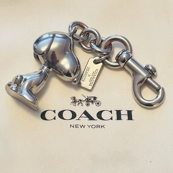 Coach x Peanuts Snoopy Keychain/ Bag Charm - Picture 8 of 16